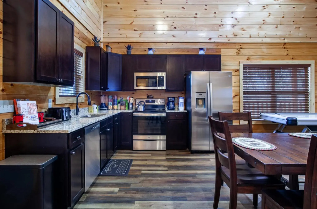Swimming Bears Lodge 2 with Pool, Hot Tub and Theater