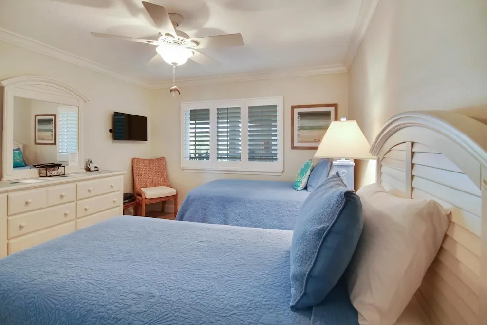 Land's End 404 Building 10 Gorgeous Updates / Beachfront!
