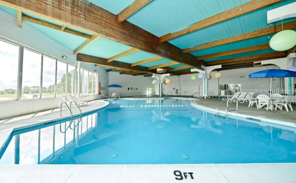 Howard Johnson by Wyndham Saint Joseph Benton Harbor