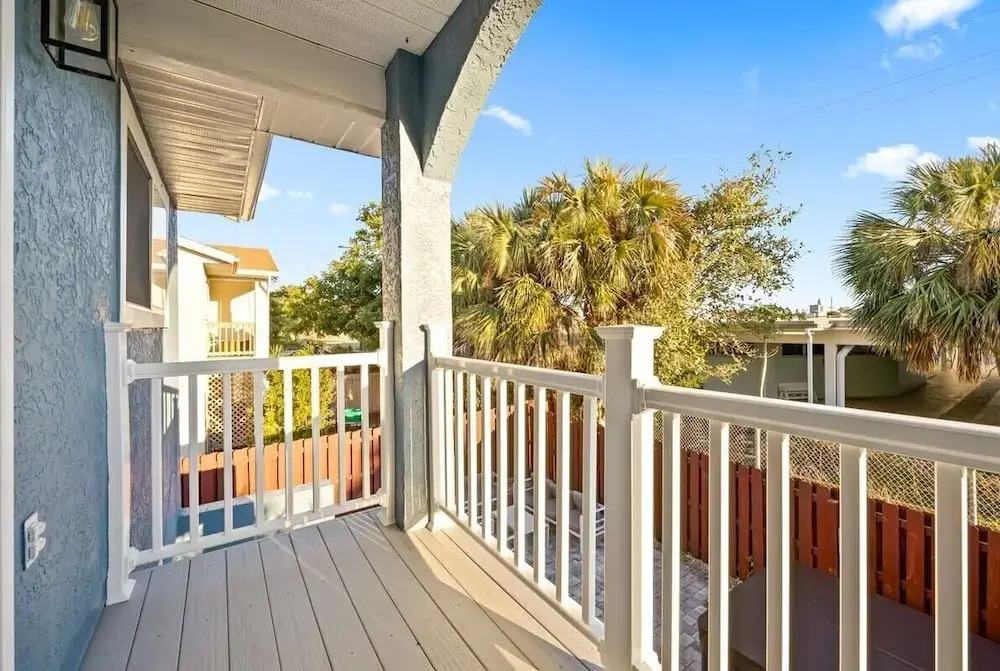 Stylish Townhome w Hot Tub 5 Min Walk to Beach