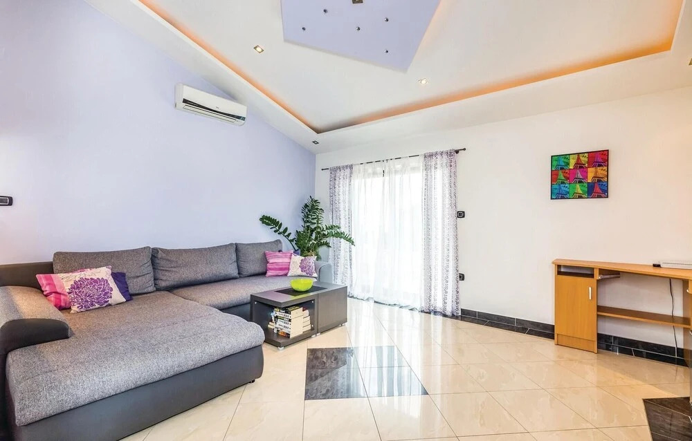 Pet Friendly Home In Spincici