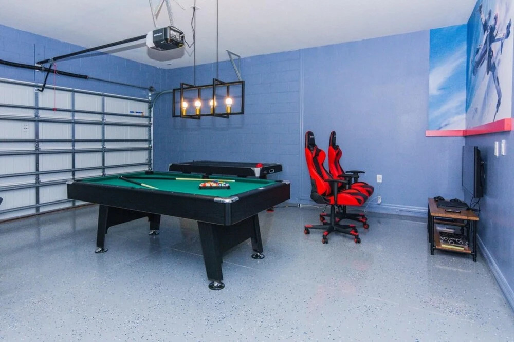 Beautiful Themed Vacation Home With Pool St5509