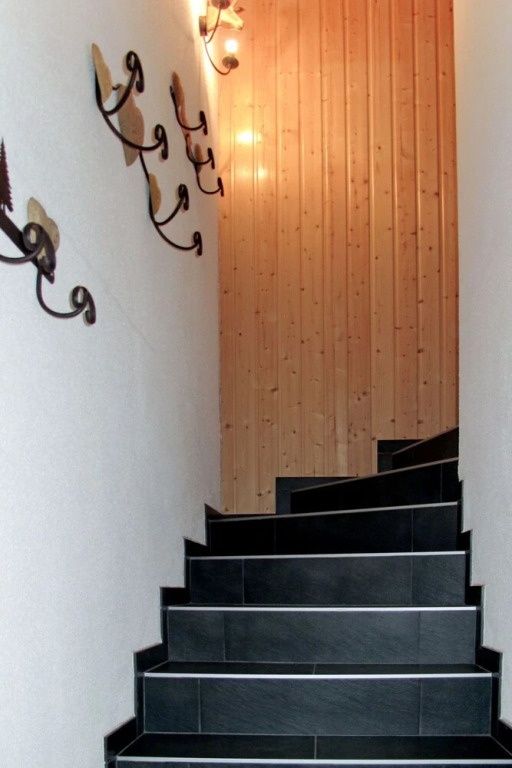 Hiboux Vex in Vex With 5 Bedrooms and 3 Bathrooms