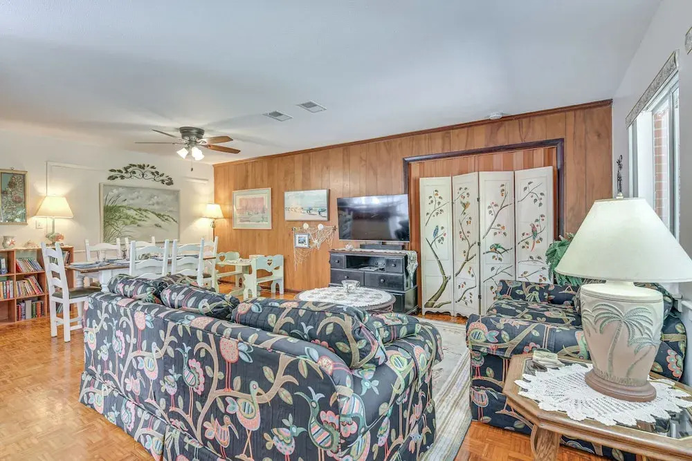 4 Mi to Okaloosa Fun: Peaceful Holiday Retreat!