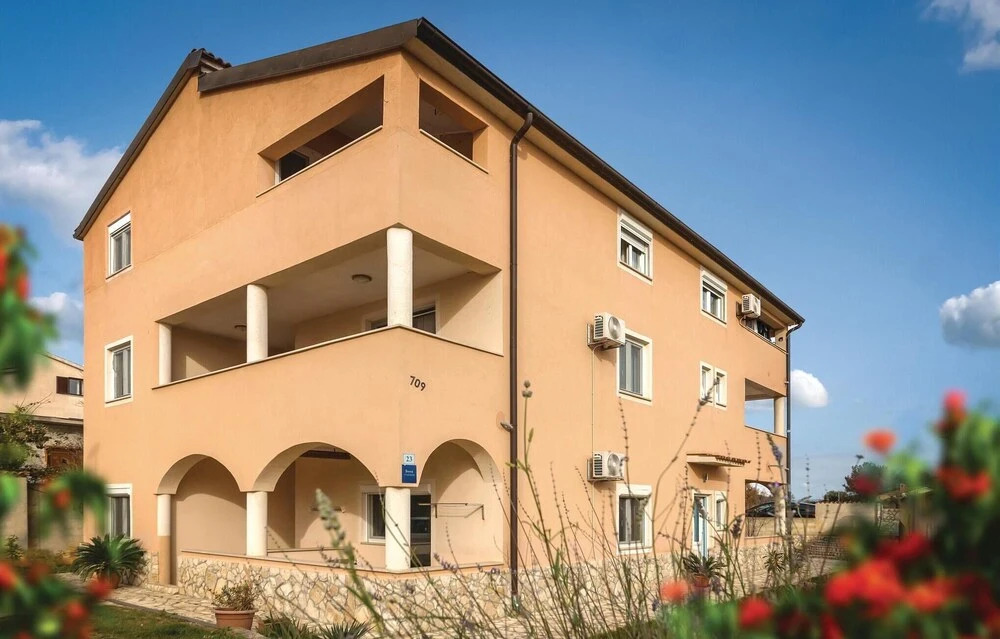 Nice Home in Liznjan With Wifi and 1 Bedrooms