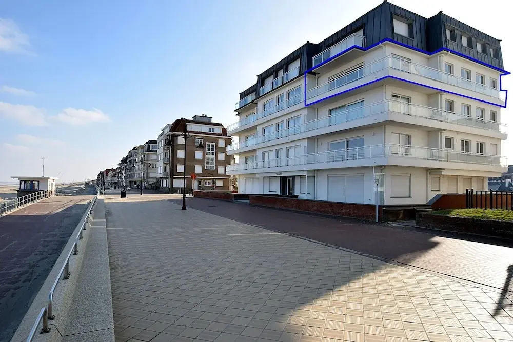 Golf Apartment With Balcony Near the sea
