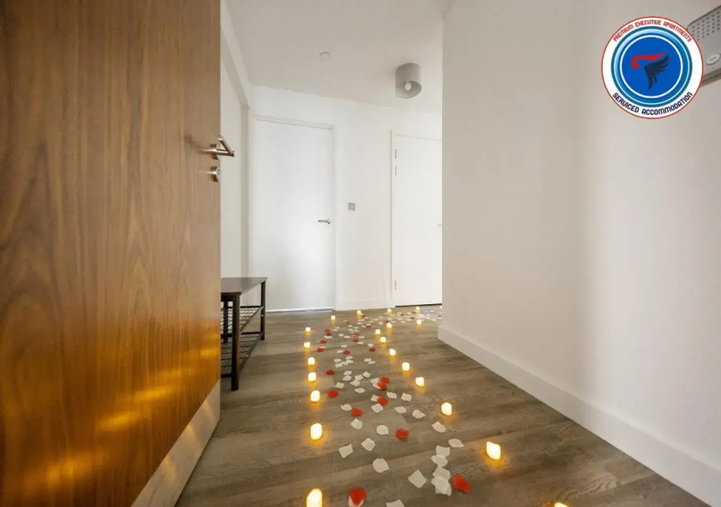 50 PERCENT OFF FOR MONTHLY AND WEEKLY STAYS, PERFECT FOR LONG STAYS FOR FAMILIES , BUSINESS, LEISURE & RELOCATIONS - 2 Bedroom at Premium Executive Serviced Apartment Birmingham - Free WiFi, Free Parking- Sheraton View