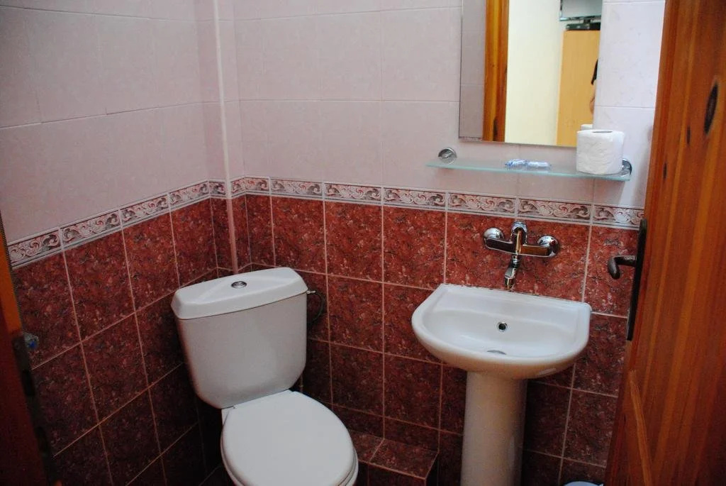 Tonis Guest House