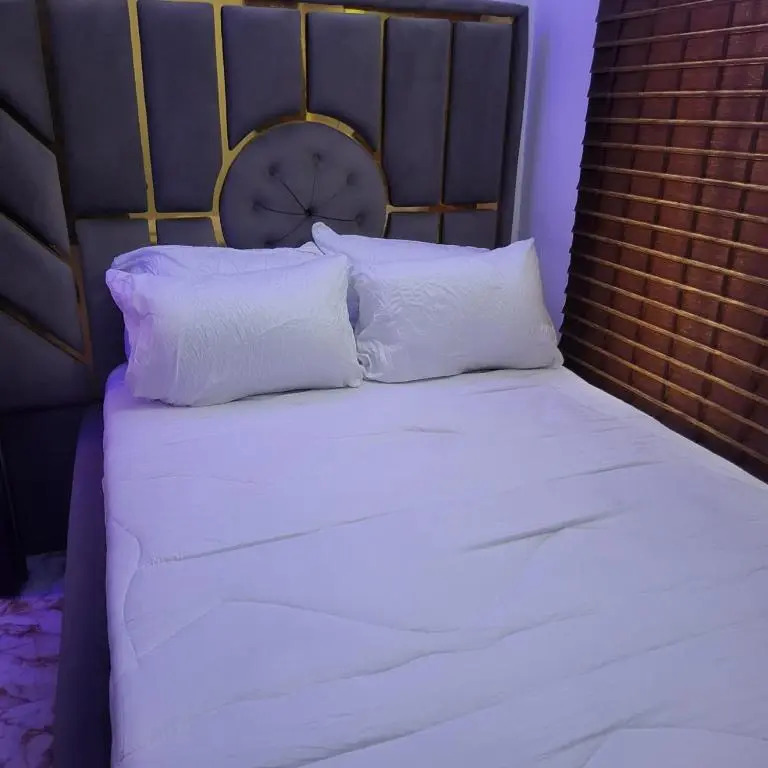 Julaz Apartment & Lounge