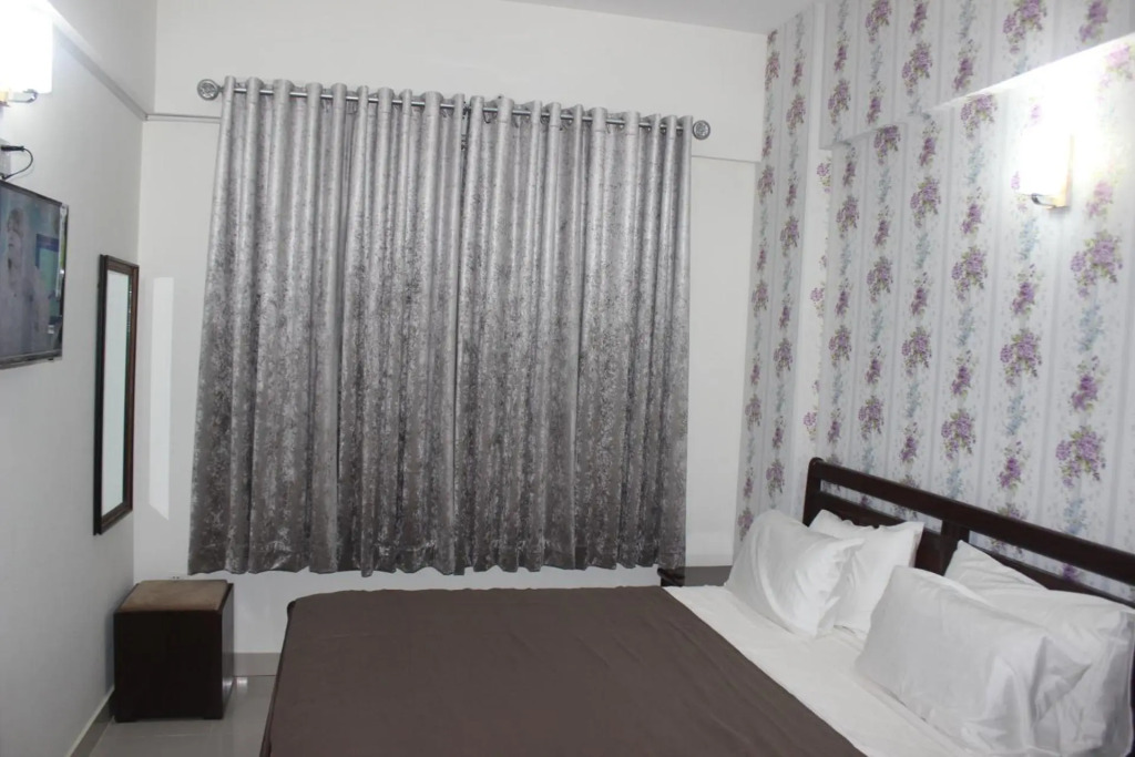 "Service Apartments Karachi" Beach View