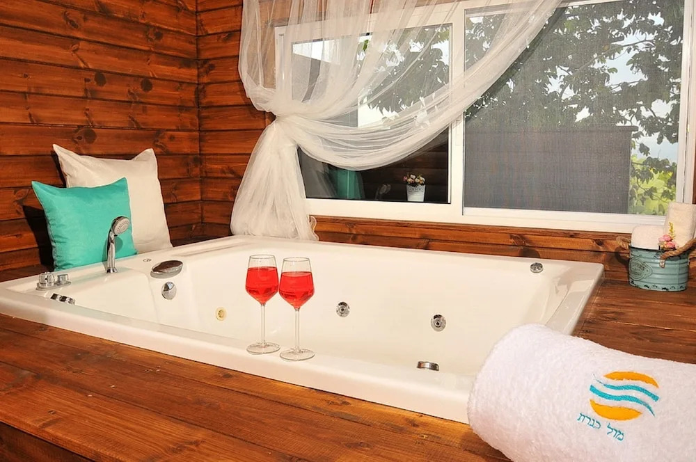 Mul Kineret Suites