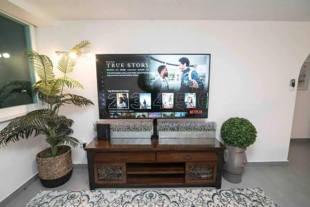 Blissful 3BR Art District Apt with PK & Fast WiFi