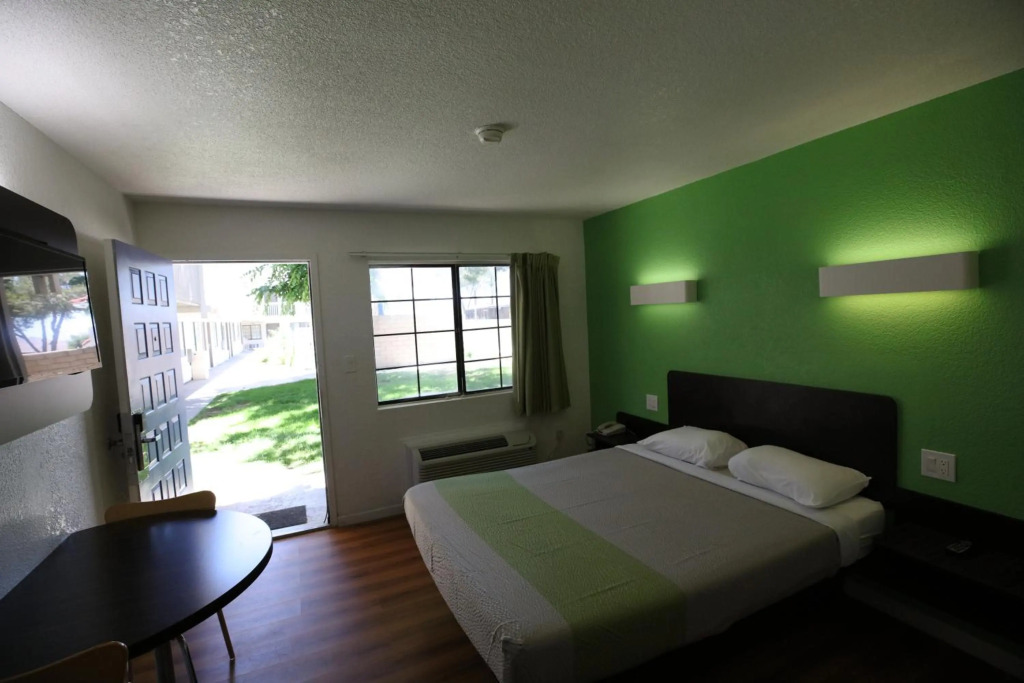 Motel 6 Barstow, CA - Lenwood Road