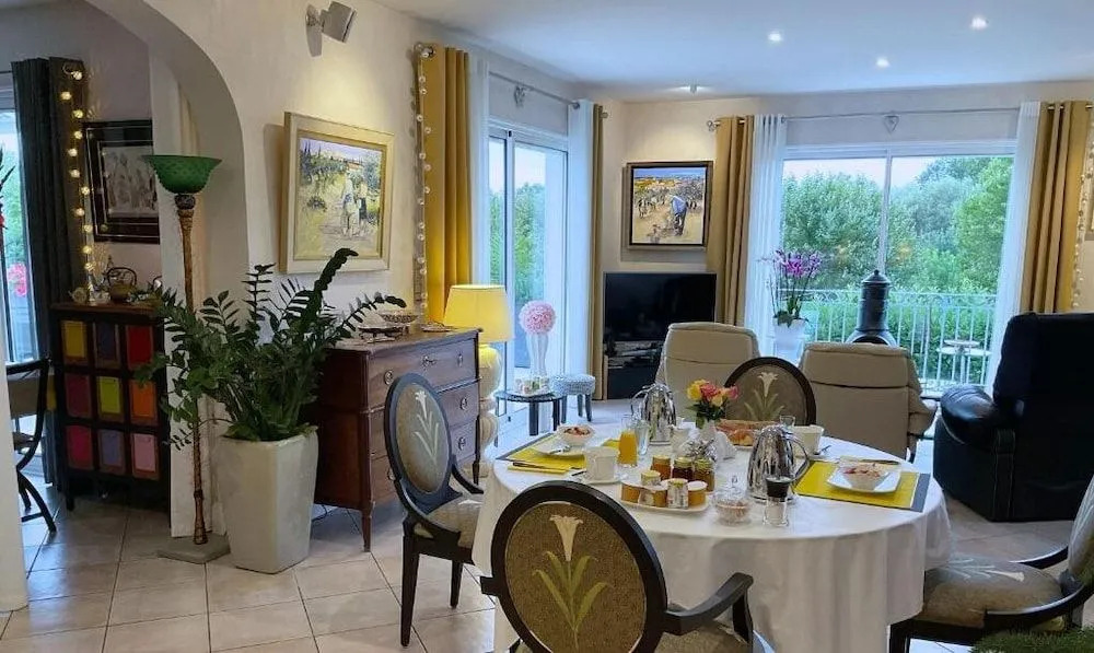 Villa l'Olivier, Chambre d'Hôtes Les Volets Bleus