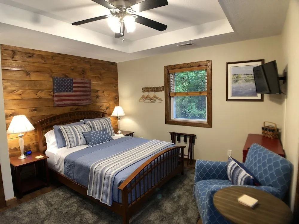Walnut Waters Bed & Breakfast