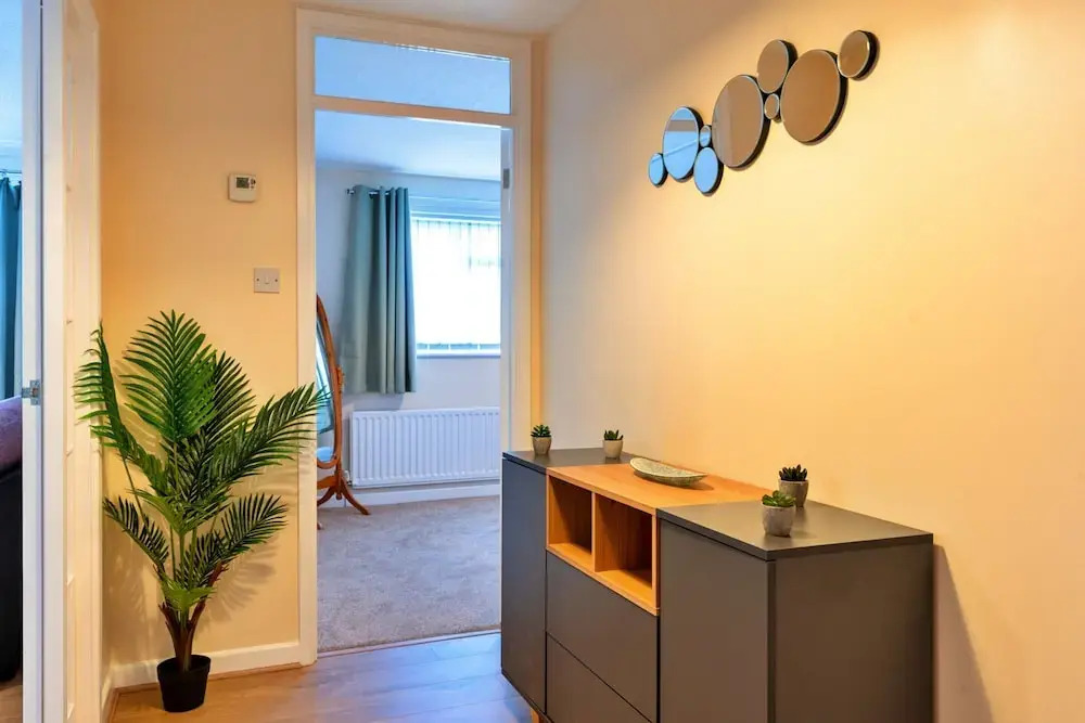 Cozy 3 Bedroom Apartment in Southern Lea