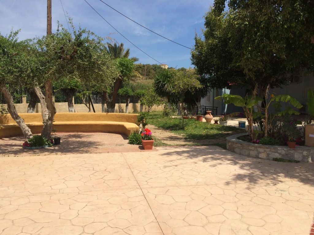 Vlycha Beach Studios & Apartments