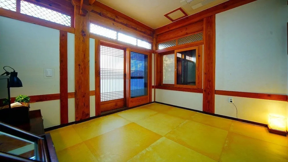 Jeonju Gwigeoraesa Hanok Stay