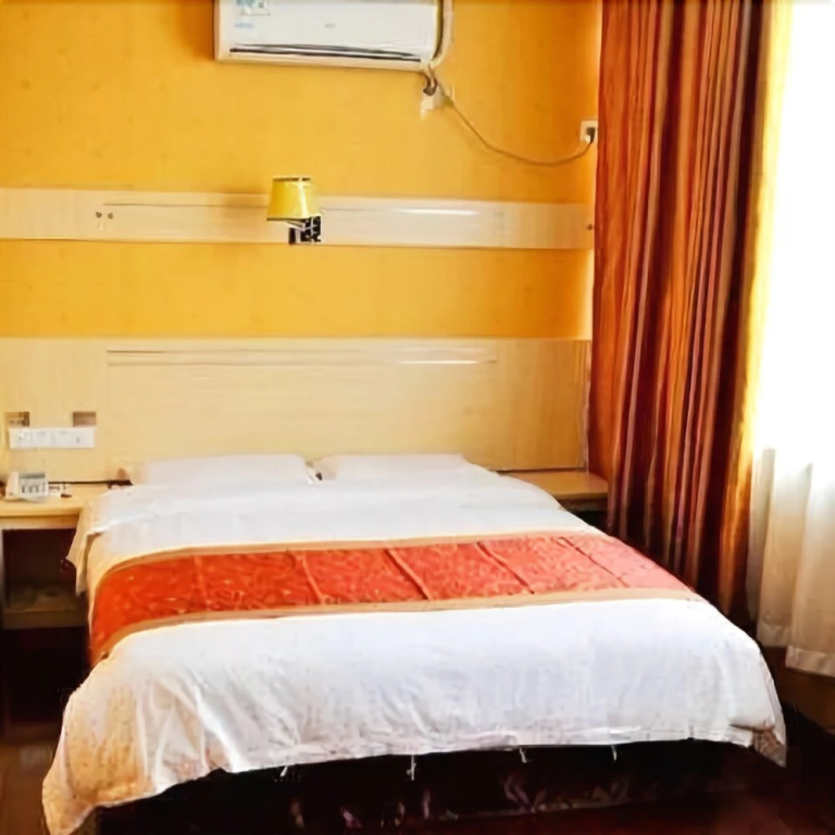 Super 8 Hotel Wuhan Huanghelou Yuemachang Branch