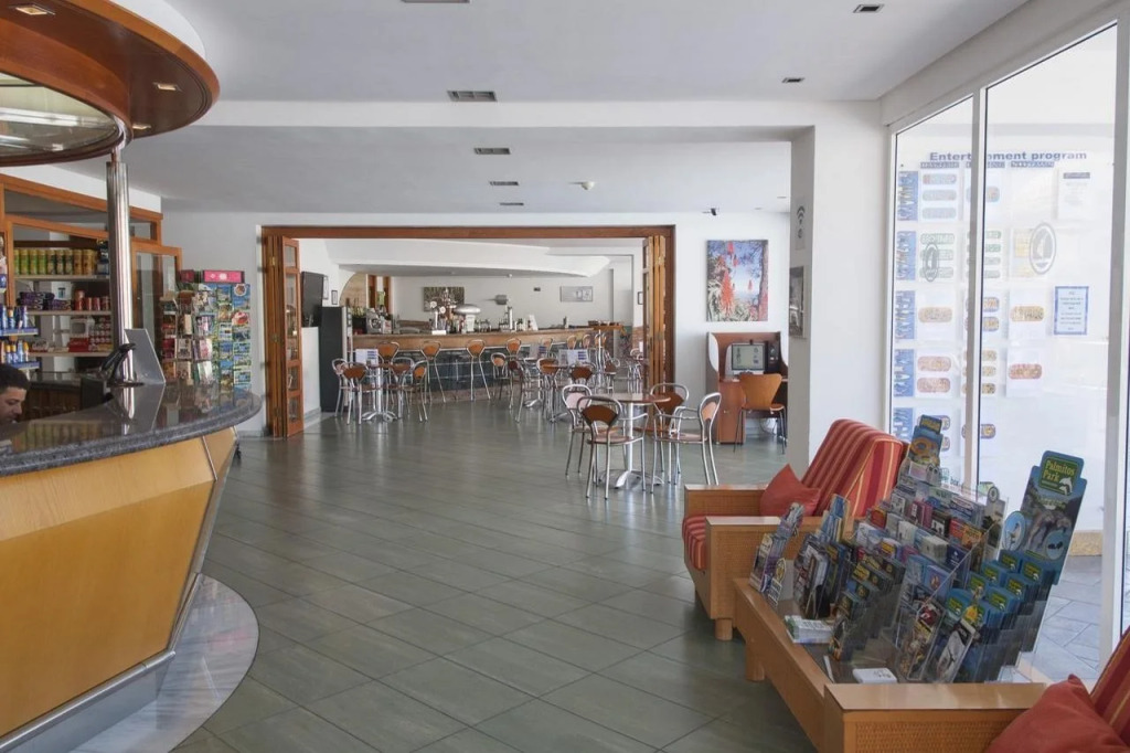 Apartamentos Cabau Cala Nova