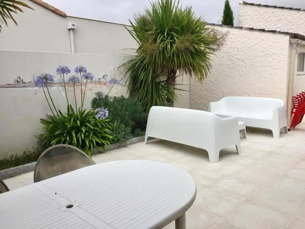 Maison Rénovée 5 Chambres, WiFi, Parking, à 800m du Marché et 1km Plage - FR-1-92-891
