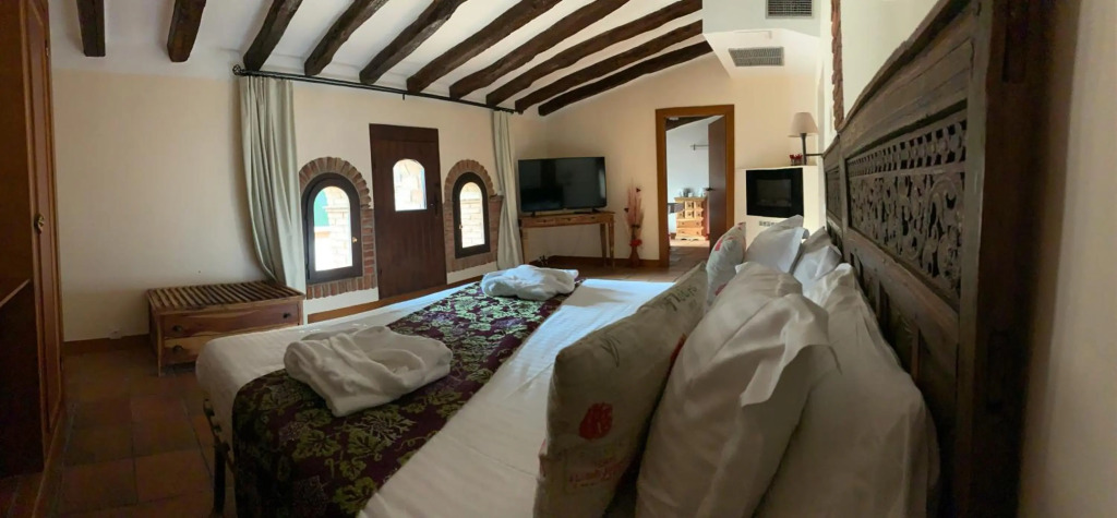 La Figuerola Hotel & Restaurant