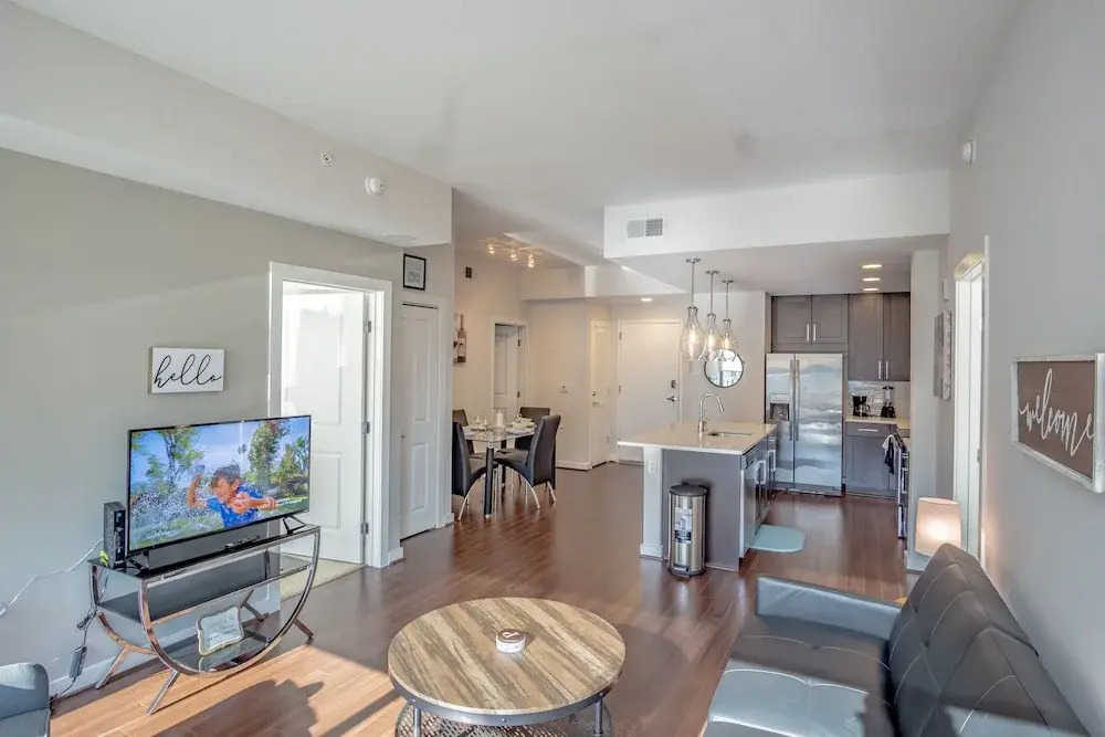High Rise 2 Bedroom apartment in a Great location 2 Apts by RedAwning