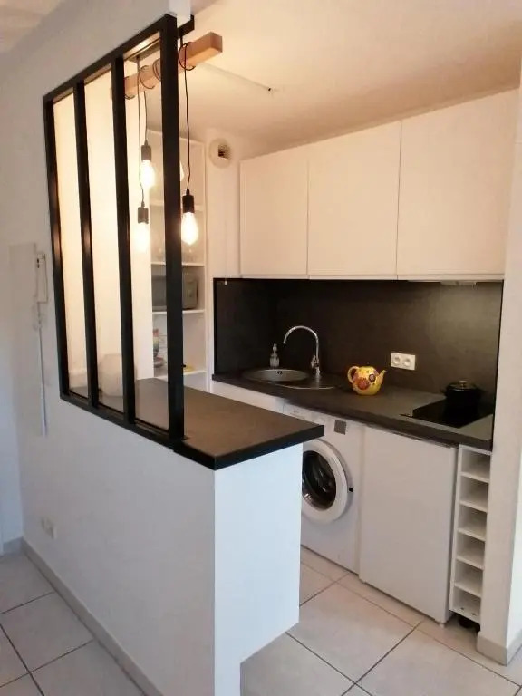 Studio neuf 25 m2, terrasse 35 m2 proche port Nice, Centre ville