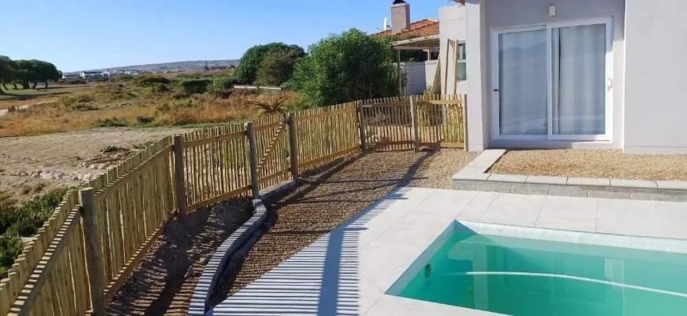 Hidden Gem A Unique 7 Sleeper, 3 x En-suite Bedrooms, 12m Solar Warmed Lap Pool