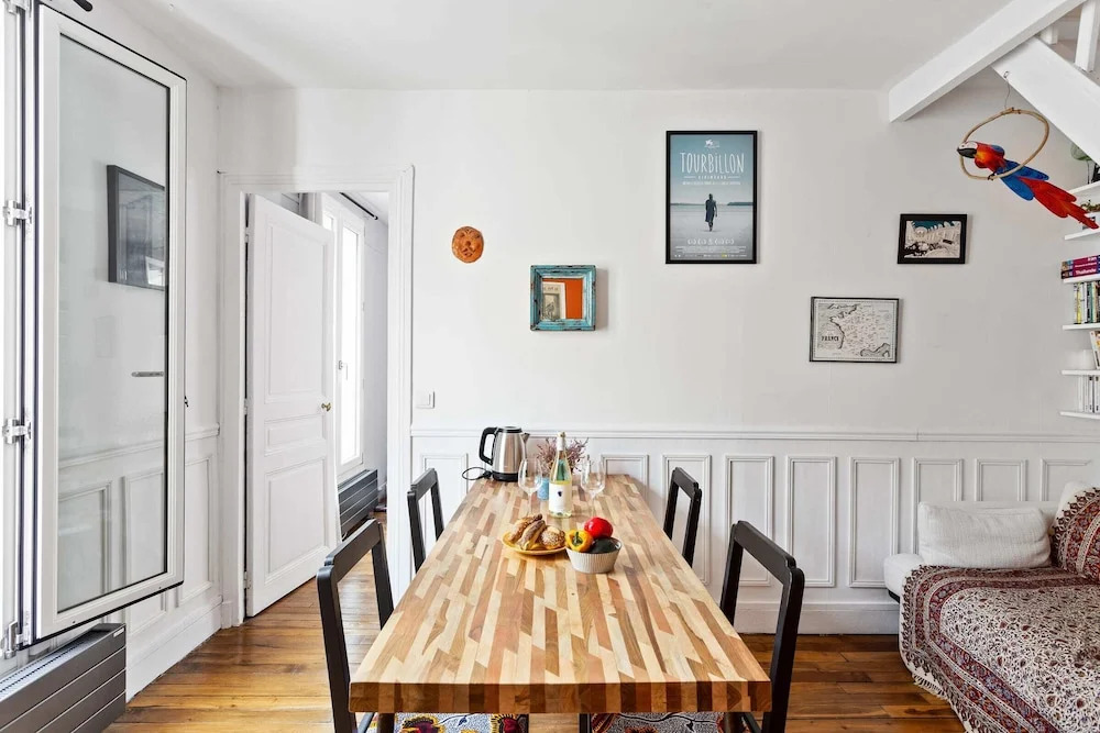 Spacious and Bright Duplex Located in the 19th