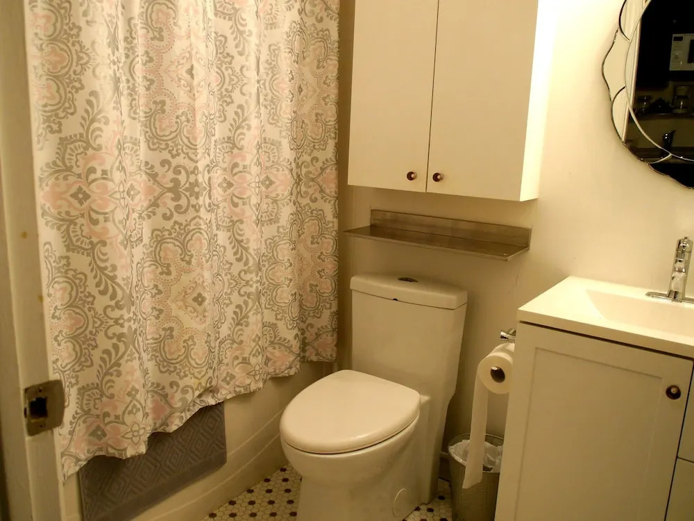 1 BR Prime Location In City