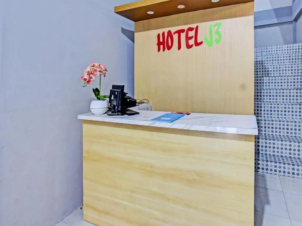 OYO 91210 Hotel J3