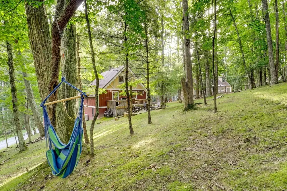 Deck, Fire Pit, & Grill: Beech Mountain Chalet