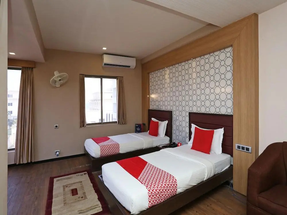 OYO 2337 Gold Coast Beach Resort