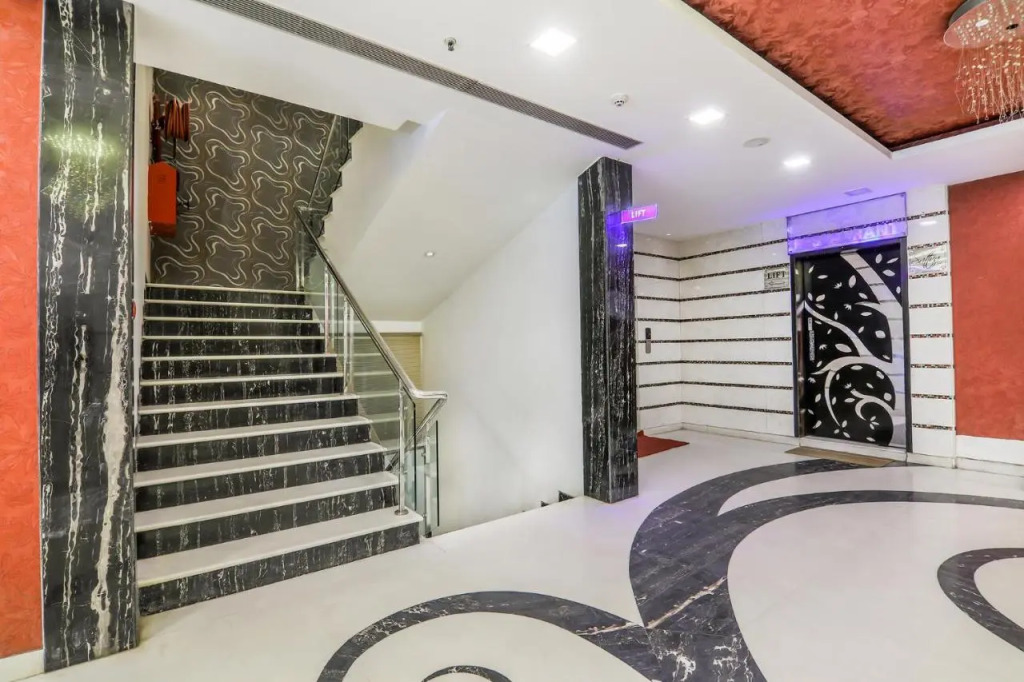 Fabhotel Singh Suites