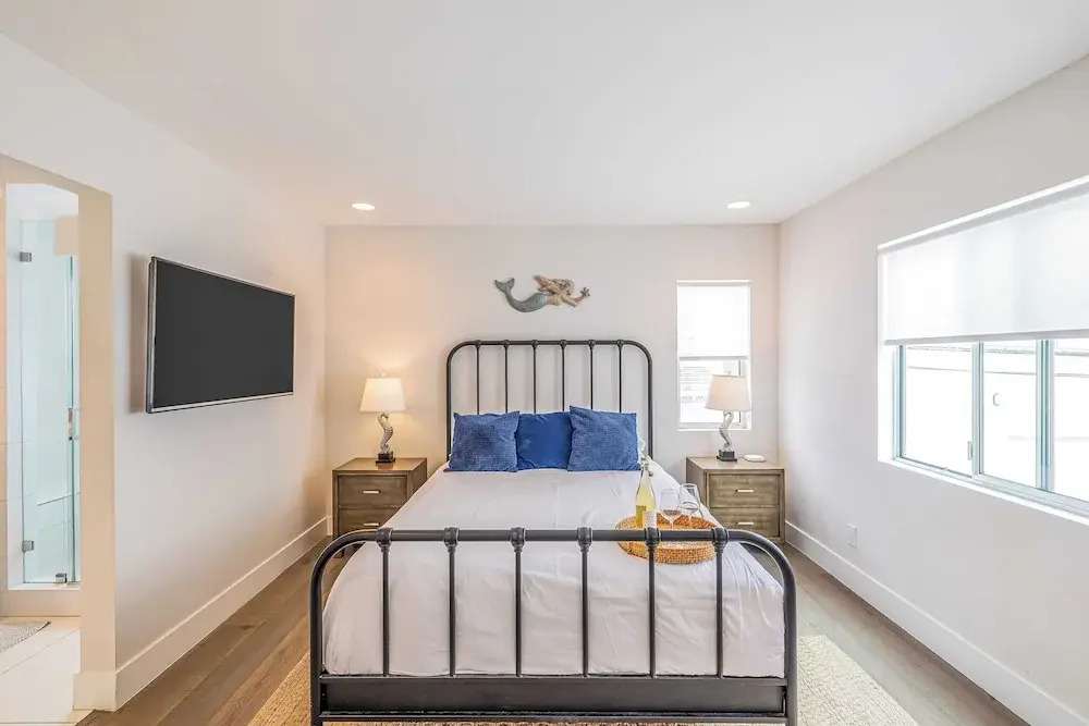 Private Rooftop + Steps to the Beach Chic Design Seaside Style by Avantstay