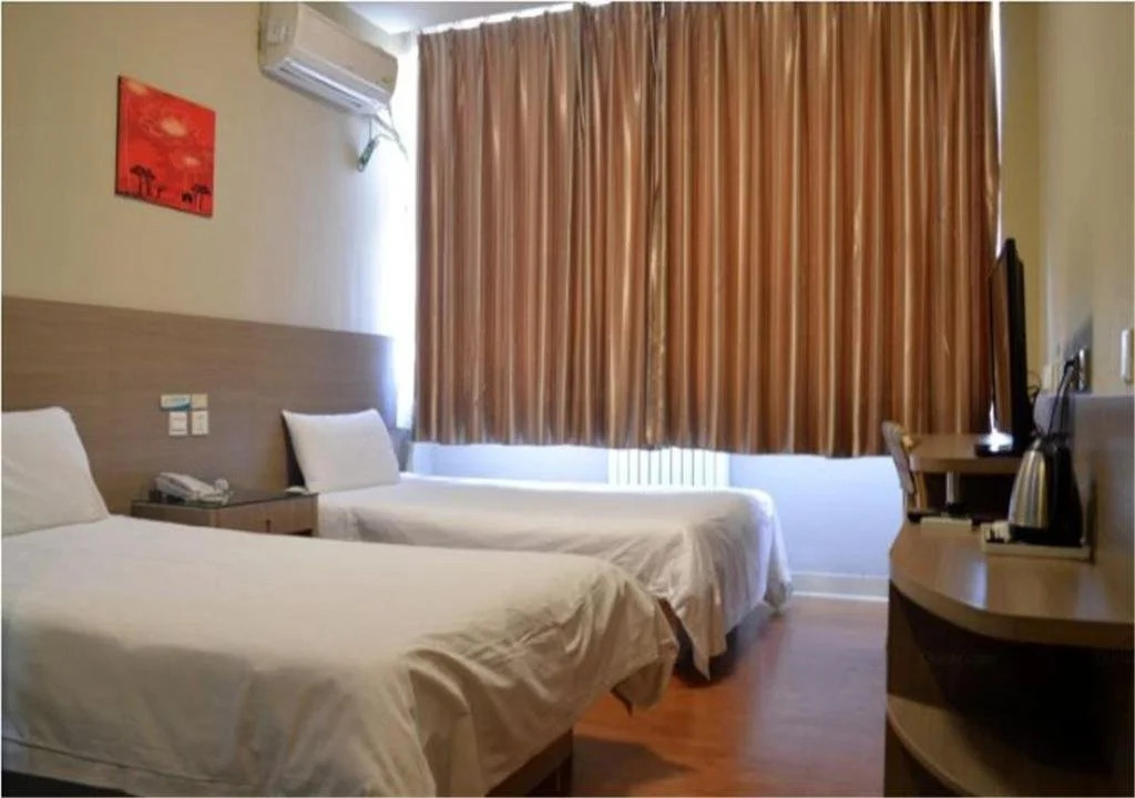 Yijia 365 Hotel Chain (West Street Museum Subway Station Branch)