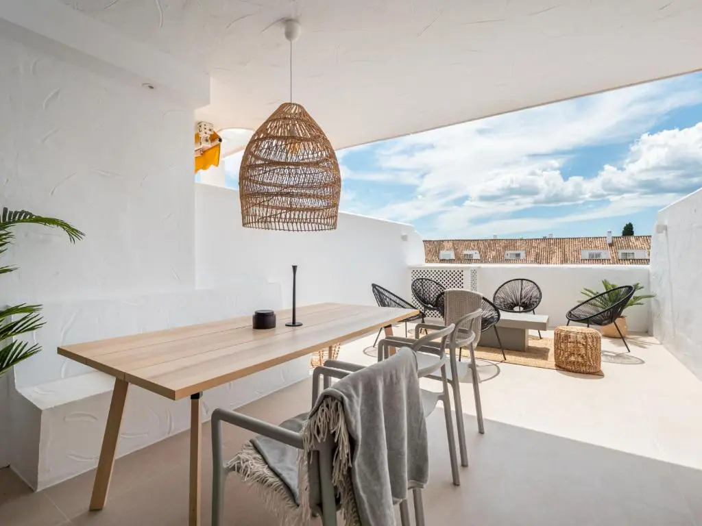 FRESH Renovated 2 bed Apt in best location RDR236