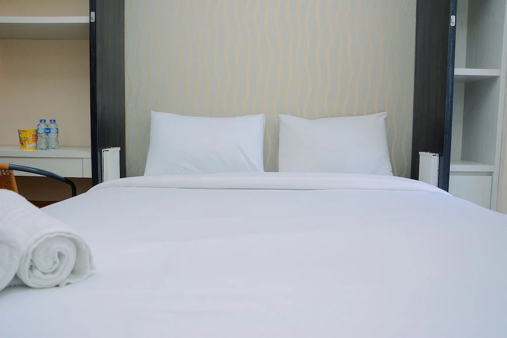 Fancy and Nice Studio at Green Pramuka City Apartment By Travelio