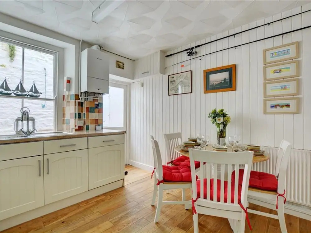 Nice Holiday Home in the Beautiful, Hilly Looe, Near the Sandy Beach
