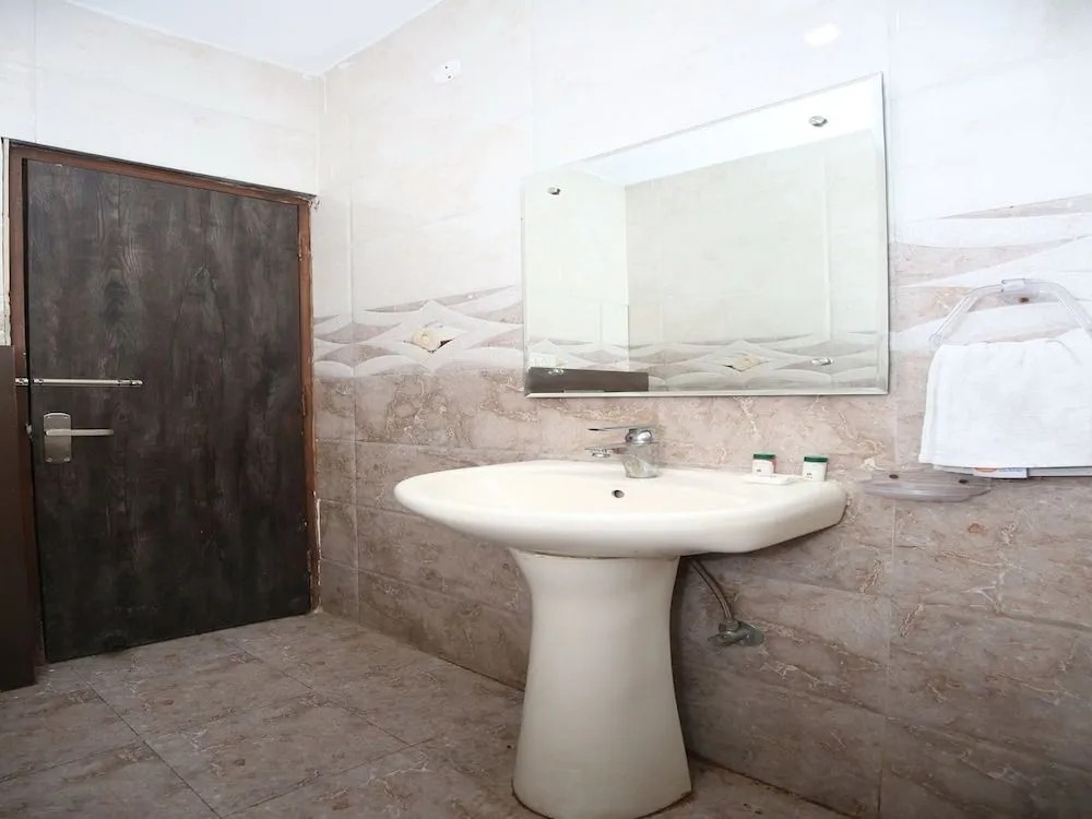 OYO 13431 Hotel Royal Blue