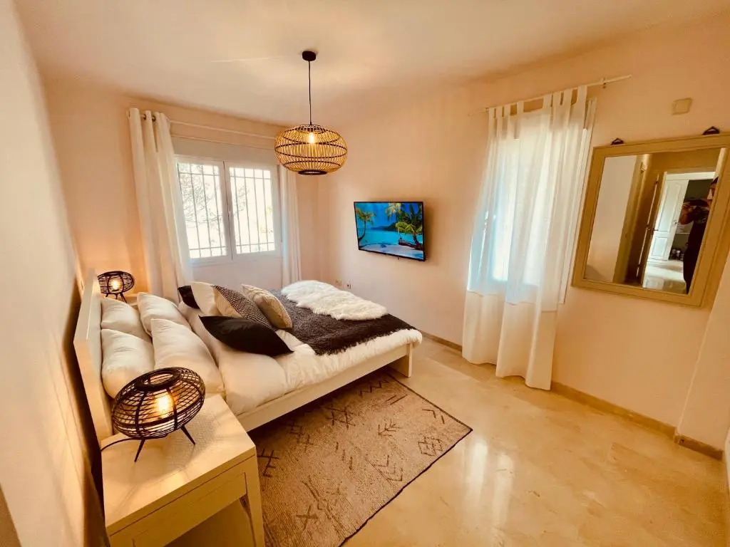 Newly renovated, Spacious, Bright Villa 5 minutes to the Beach