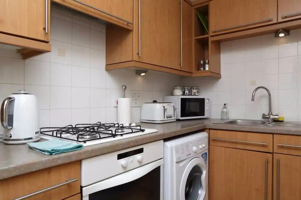 2 Bedroom Apartment off Leith Walk Sleeps 5