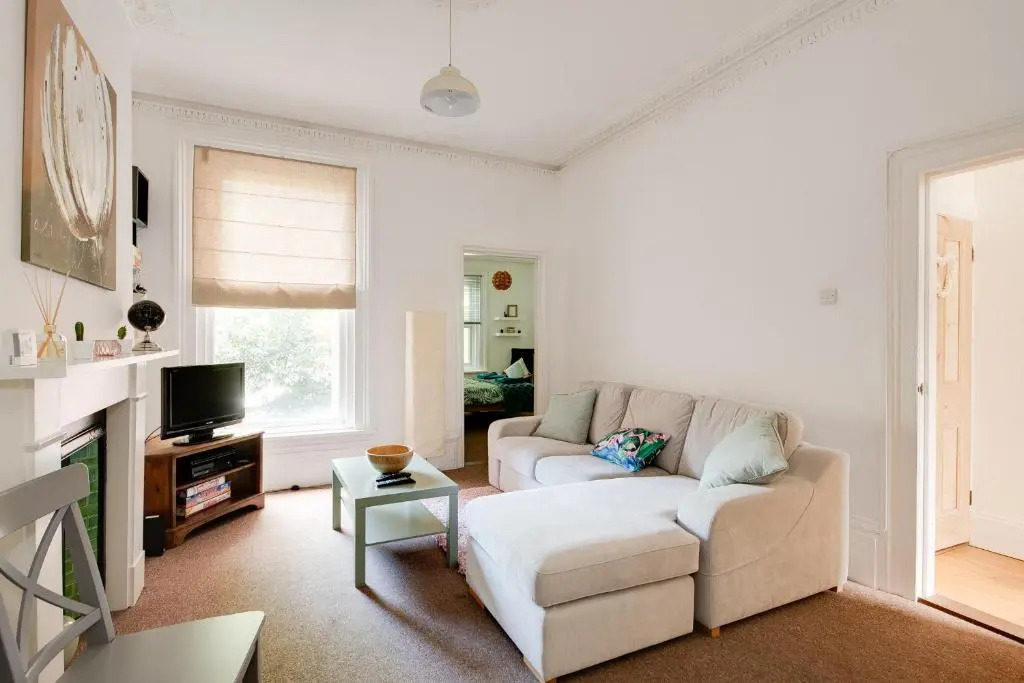 Great family flat just 10 mins walk to beach