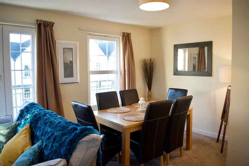 Traditional 2 Bedroom Edinburgh Apartment