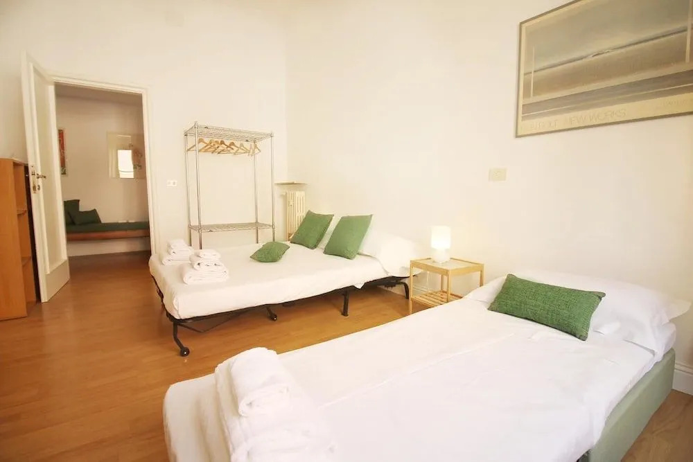 Spacious Apt Steps away from the Vatican