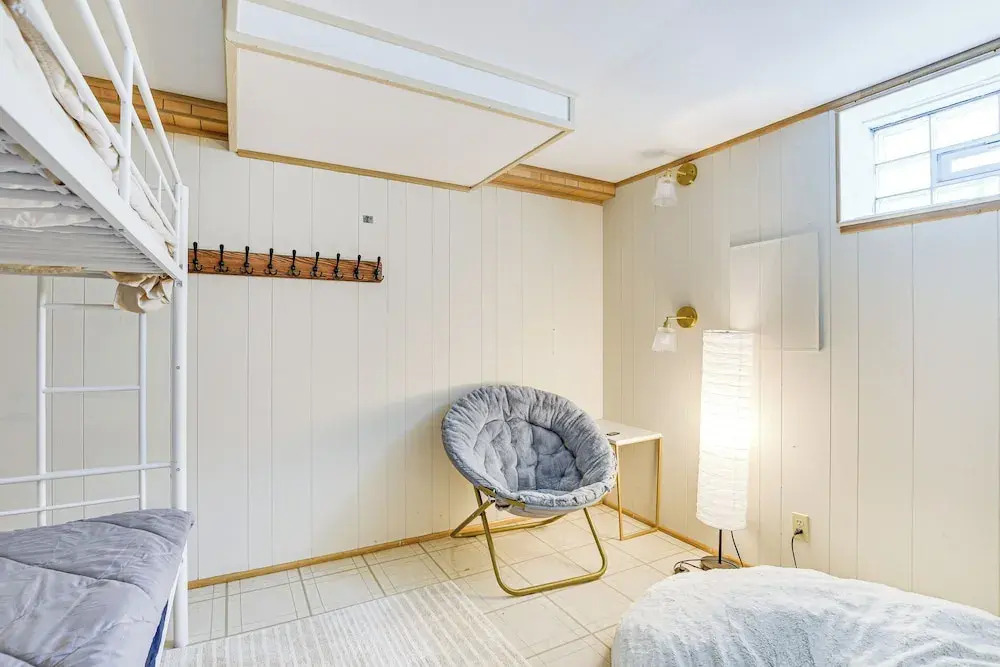 Pet-friendly Abode, 2 Mi to Dtwn Evanston!