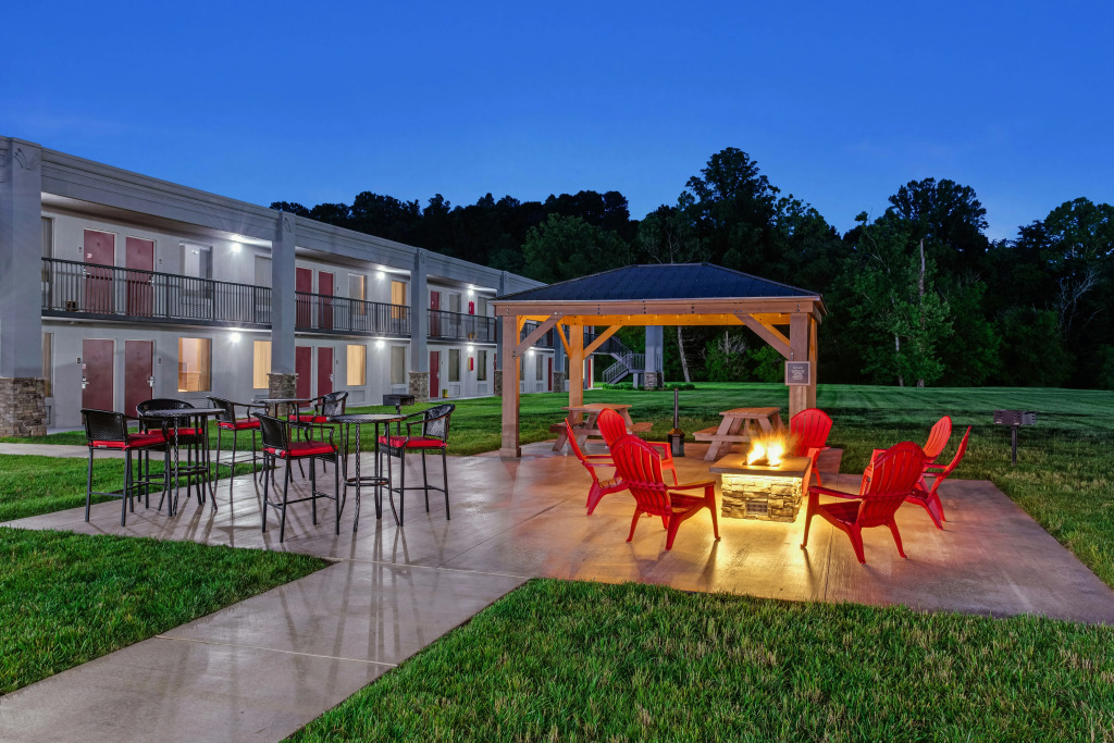 Red Roof Inn & Suites Wilkesboro
