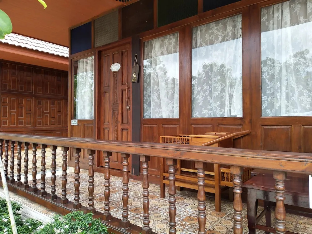 Ruean Ploysrirung Boutique Resort