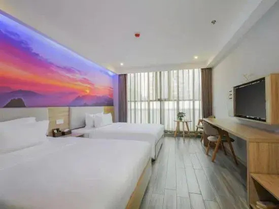 Yushangju Hotel(Chongqing Jinjian Road Metro Station)